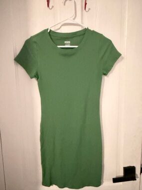 Victoria’s Secret pink Green Short Sleeve Bodycon Dress